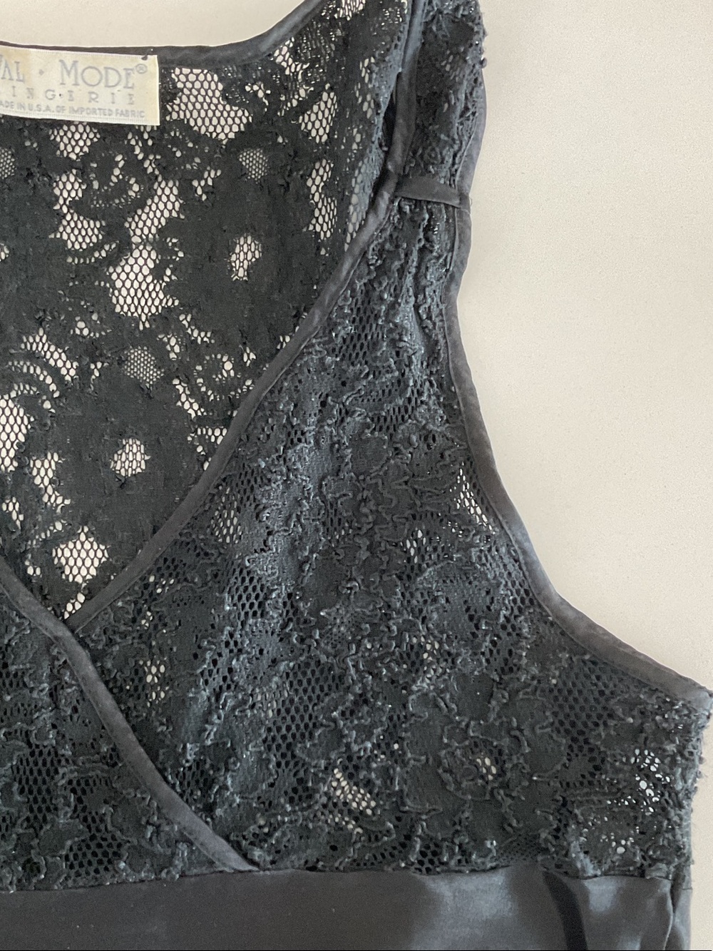 VAL MODE Black Lace-Top Satin Chemise | medium - Picture 14 of 16
